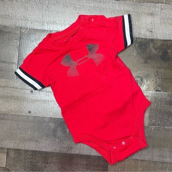 Under Armour Bodysuit size 6/9 months - Picture 1 of 11